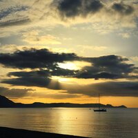 Positive Flow of Energy (Ocean Waves, Water, Calm Waves) - Thomas Skymund