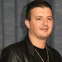 E greu sa fii cineva - Calin Crisan